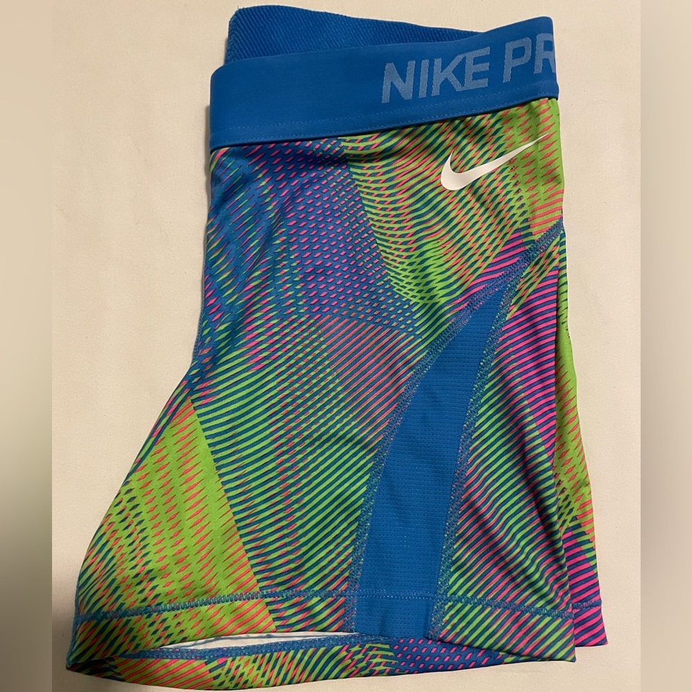 Nike Compression Shorts!!!🌻🌻🌻 - Picture 3 of 4